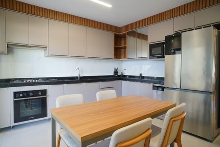 Casa de condomínio para alugar com 287m², 4 quartos e 2 vagasCozinha