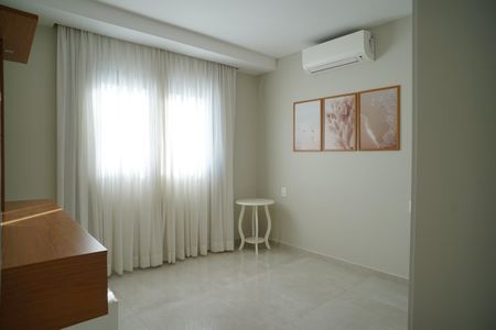 Casa de condomínio para alugar com 287m², 4 quartos e 2 vagasQuarto 2