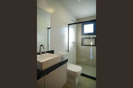 Casa de condomínio para alugar com 287m², 4 quartos e 2 vagasBanheiro do Quarto 3