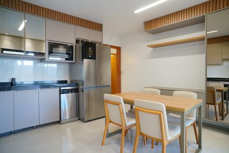 Casa de condomínio para alugar com 287m², 4 quartos e 2 vagasCozinha