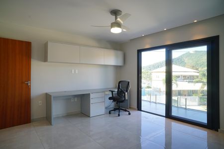 Casa de condomínio para alugar com 287m², 4 quartos e 2 vagasQuarto 4