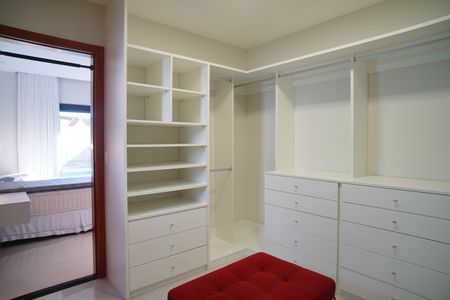 Casa de condomínio para alugar com 287m², 4 quartos e 2 vagasCloset do quarto 1