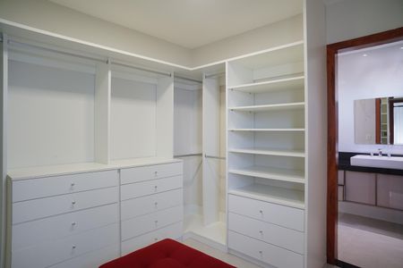 Casa de condomínio para alugar com 287m², 4 quartos e 2 vagasCloset do quarto 1