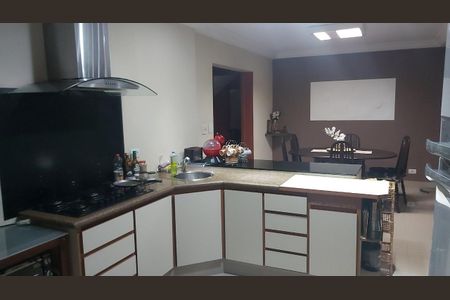 Casa à venda com 3 quartos, 224m² em Vila Scarpelli, Santo André