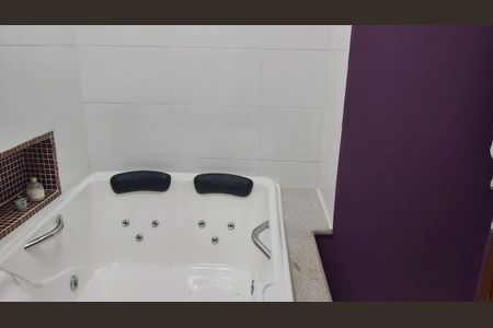 Casa à venda com 3 quartos, 224m² em Vila Scarpelli, Santo André