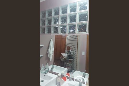 Casa à venda com 3 quartos, 224m² em Vila Scarpelli, Santo André