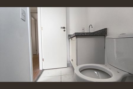 Apartamento para alugar com 67m², 2 quartos e 1 vaga Apartamento para alugar com 67m², 2 quartos e 1 vagaBanheiro da Suíte