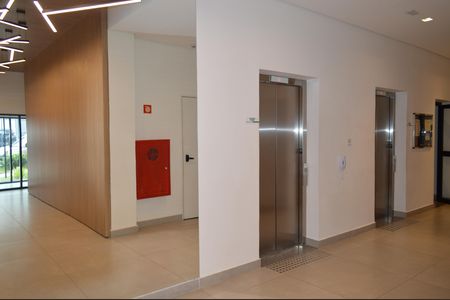Apartamento para alugar com 67m², 2 quartos e 1 vagaElevadores