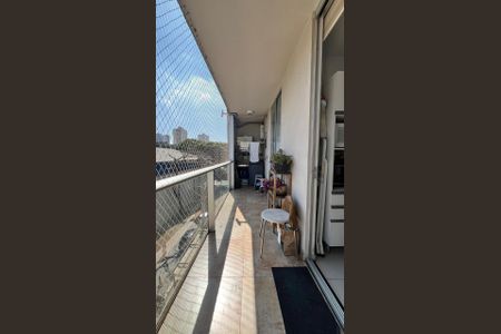 Apartamento à venda com 35m², 1 quarto e 1 vaga Apartamento à venda com 35m², 1 quarto e 1 vagaVaranda