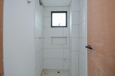 Banheiro de apartamento à venda com 1 quarto, 48m² em Vila Gea, São Paulo