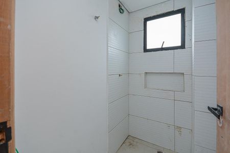 Banheiro de apartamento à venda com 1 quarto, 48m² em Vila Gea, São Paulo