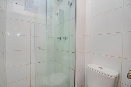 Banheiro de apartamento para alugar com 2 quartos, 41m² em Santa Fe, Porto Alegre