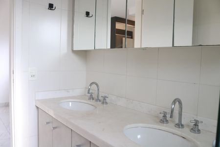 Apartamento à venda com 159m², 3 quartos e 2 vagasBanheiro 3