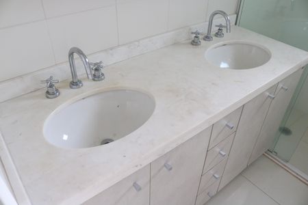 Apartamento à venda com 159m², 3 quartos e 2 vagasBanheiro 3