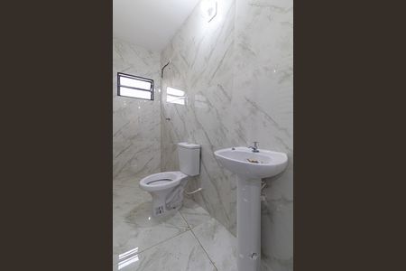 Banheiro de casa para alugar com 1 quarto, 48m² em Vila Ré, São Paulo