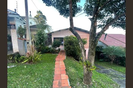 Casa à venda com 136m², 3 quartos e 2 vagas Casa à venda com 136m², 3 quartos e 2 vagasFachada