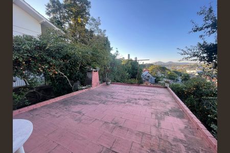 Casa à venda com 136m², 3 quartos e 2 vagas