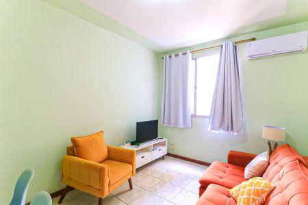 Sala de apartamento à venda com 2 quartos, 60m² em Todos Os Santos, Rio de Janeiro