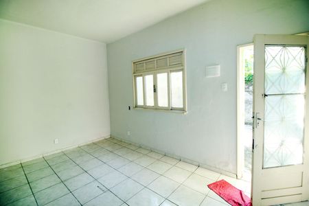 Sala de casa para alugar com 1 quarto, 47m² em Parada de Lucas, Rio de Janeiro