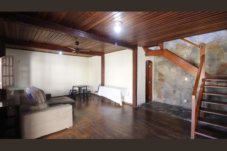 Casa para alugar com 5 quartos, 400m² em Palmeiras, Cabo Frio