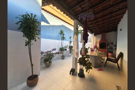 Casa à venda com 300m², 4 quartos e 1 vaga