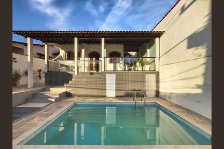 Casa à venda com 300m², 4 quartos e 1 vaga