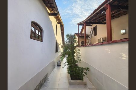 Casa à venda com 300m², 4 quartos e 1 vaga