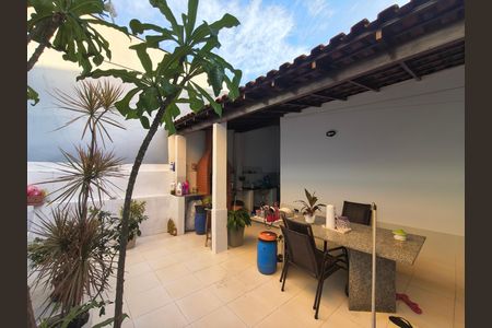 Casa à venda com 300m², 4 quartos e 1 vaga