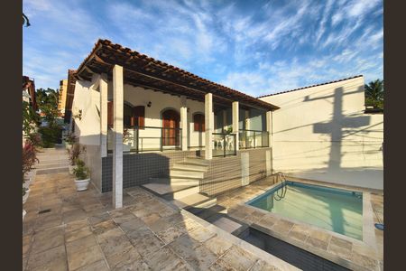 Casa à venda com 300m², 4 quartos e 1 vaga