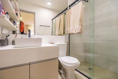 Apartamento para alugar com 68m², 2 quartos e 1 vaga Apartamento para alugar com 68m², 2 quartos e 1 vagaBanheiro da Suíte