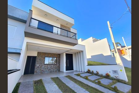 Casa de condomínio à venda com 152m², 3 quartos e 4 vagas Casa de condomínio à venda com 152m², 3 quartos e 4 vagasFachada