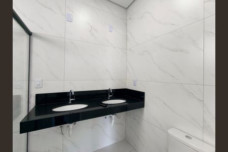 Casa de condomínio à venda com 152m², 3 quartos e 4 vagas Casa de condomínio à venda com 152m², 3 quartos e 4 vagasBanheiro da Suíte