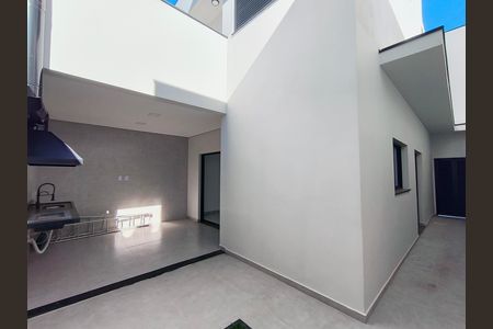 Casa de condomínio à venda com 152m², 3 quartos e 4 vagas Casa de condomínio à venda com 152m², 3 quartos e 4 vagasQuintal