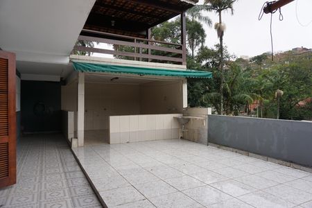 Casa para alugar com 220m², 4 quartos e 5 vagasQuintal
