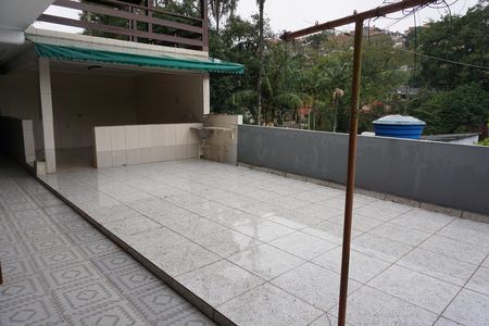 Casa para alugar com 220m², 4 quartos e 5 vagasQuintal