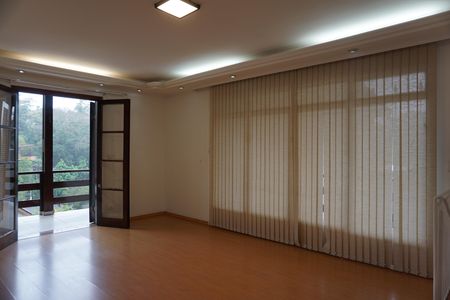 Sala de casa para alugar com 4 quartos, 220m² em Jardim Recanto da Fonte, Embu das Artes