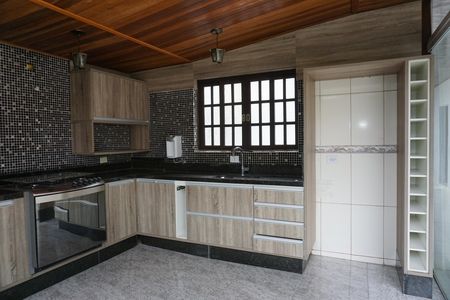 Casa para alugar com 220m², 4 quartos e 5 vagasChurrasqueira
