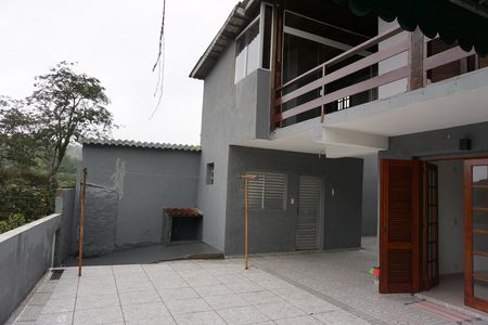 Casa para alugar com 220m², 4 quartos e 5 vagasQuintal