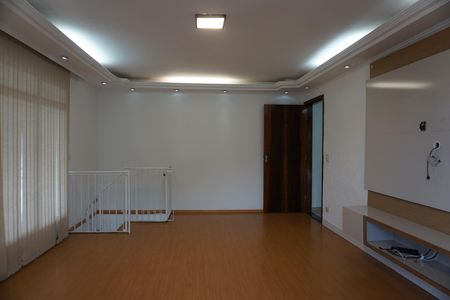 Sala de casa para alugar com 4 quartos, 220m² em Jardim Recanto da Fonte, Embu das Artes