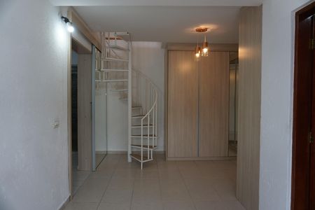 Casa para alugar com 220m², 4 quartos e 5 vagasHall 2