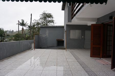 Casa para alugar com 220m², 4 quartos e 5 vagasQuintal