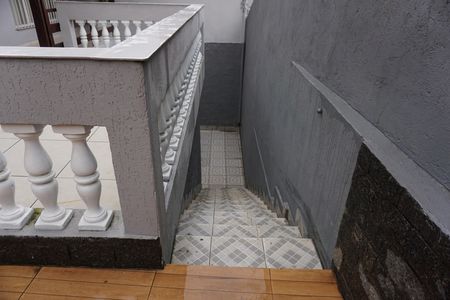 Casa para alugar com 220m², 4 quartos e 5 vagasEscada 2