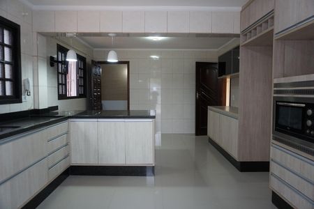 Casa para alugar com 220m², 4 quartos e 5 vagasCozinha