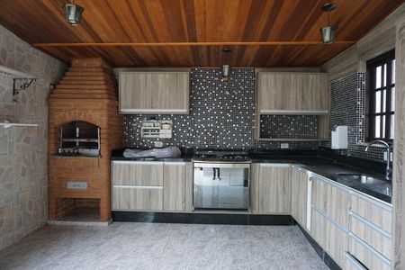 Casa para alugar com 220m², 4 quartos e 5 vagasChurrasqueira