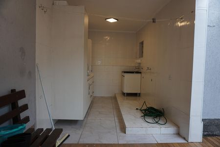 Casa para alugar com 220m², 4 quartos e 5 vagasLavanderia 2