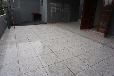 Casa para alugar com 220m², 4 quartos e 5 vagasQuintal