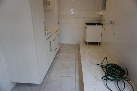 Casa para alugar com 220m², 4 quartos e 5 vagasLavanderia 2