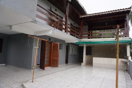 Casa para alugar com 220m², 4 quartos e 5 vagasQuintal
