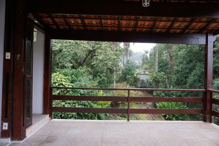 Casa para alugar com 220m², 4 quartos e 5 vagasVaranda