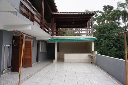 Casa para alugar com 220m², 4 quartos e 5 vagasQuintal